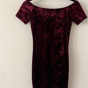 AQUA Brand - Wine Velvet Off the Shoulder Bodycon Dress